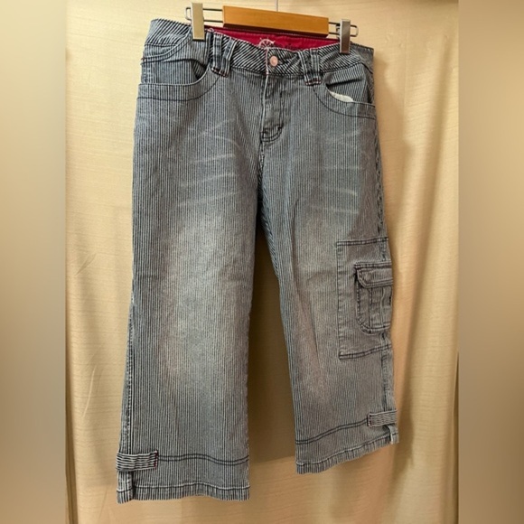 ⚫️ BOGO Cotton Ginny Striped Cropped Cargo Pants size 13 juniors, 8-10 women’s - Picture 1 of 9
